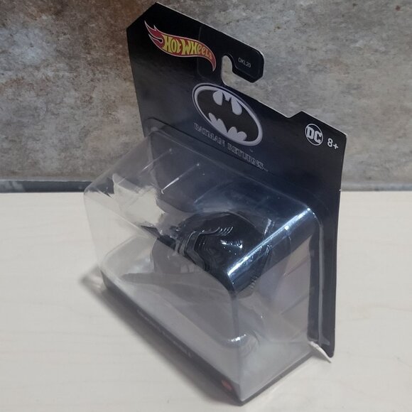 Hot Wheels Armored Batmobile Batman Returns Movie 2021 - Picture 6 of 8